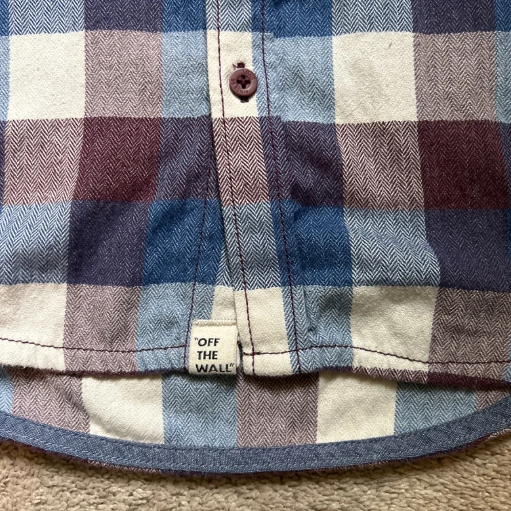 Vans Off The Wall Boys Small Blue Burgundy Plaid Flannel Button‎ Down Shirt